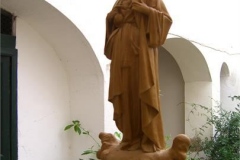 17a-Statue-in-the-courtyard