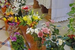 015-Flowers-near-the-Altar