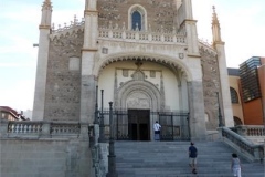 M060-Iglesia-de-los-Jeronimos-behind-Prado