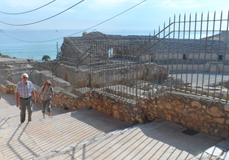 08-Ron-and-Marla-walking-to-the-amphitheatre-in-Tarragona