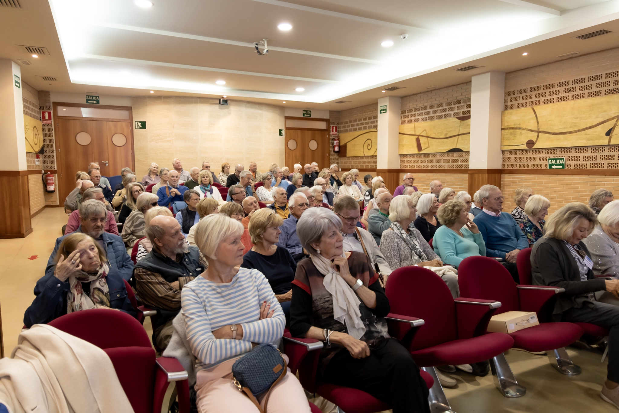 Full house at the Casa de Cultura!