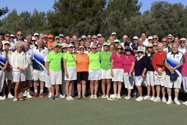 Jávea Green Bowls Club donates to Project4all in Benissa