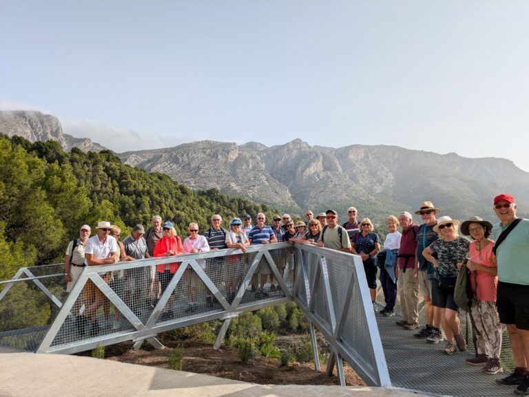 Beautiful turquoise water below and blue sky above, as we followed the circular trail around the Guadalest Reservoir!