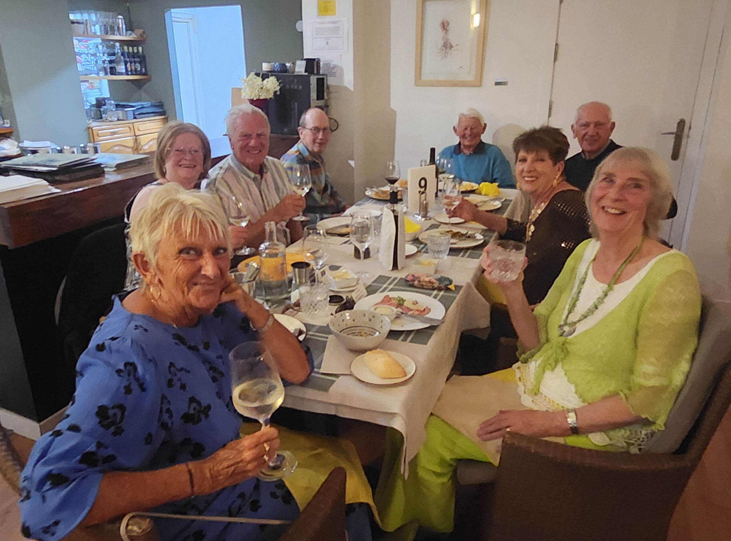 Good food, great company, and lots of dancing at the Club de Golf Jávea!